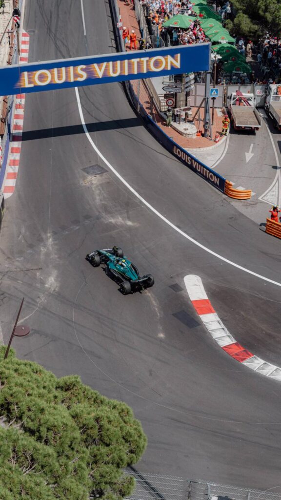 Monoplace de Formule 1 dans un virage à Monaco